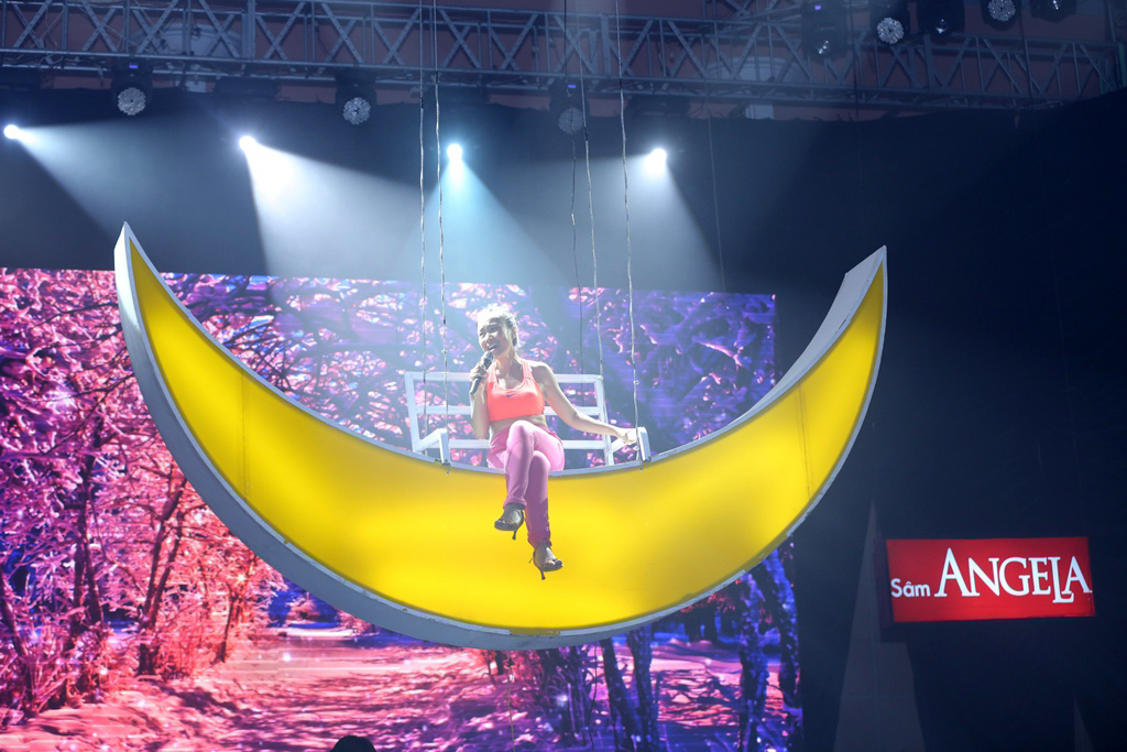Đêm liveshow được dự kiến sẽ vô cùng bùng nổ bởi bao nhiêu thành tựu trong con đường ca hát sẽ được thỏi sô cô la tung ra.